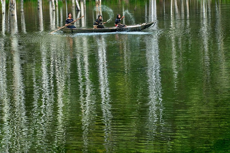528 - on the lake - CHIEU Hoang Dinh - vietnam.jpg